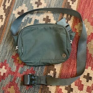 Lululemon Everywhere Belt Bag 2L